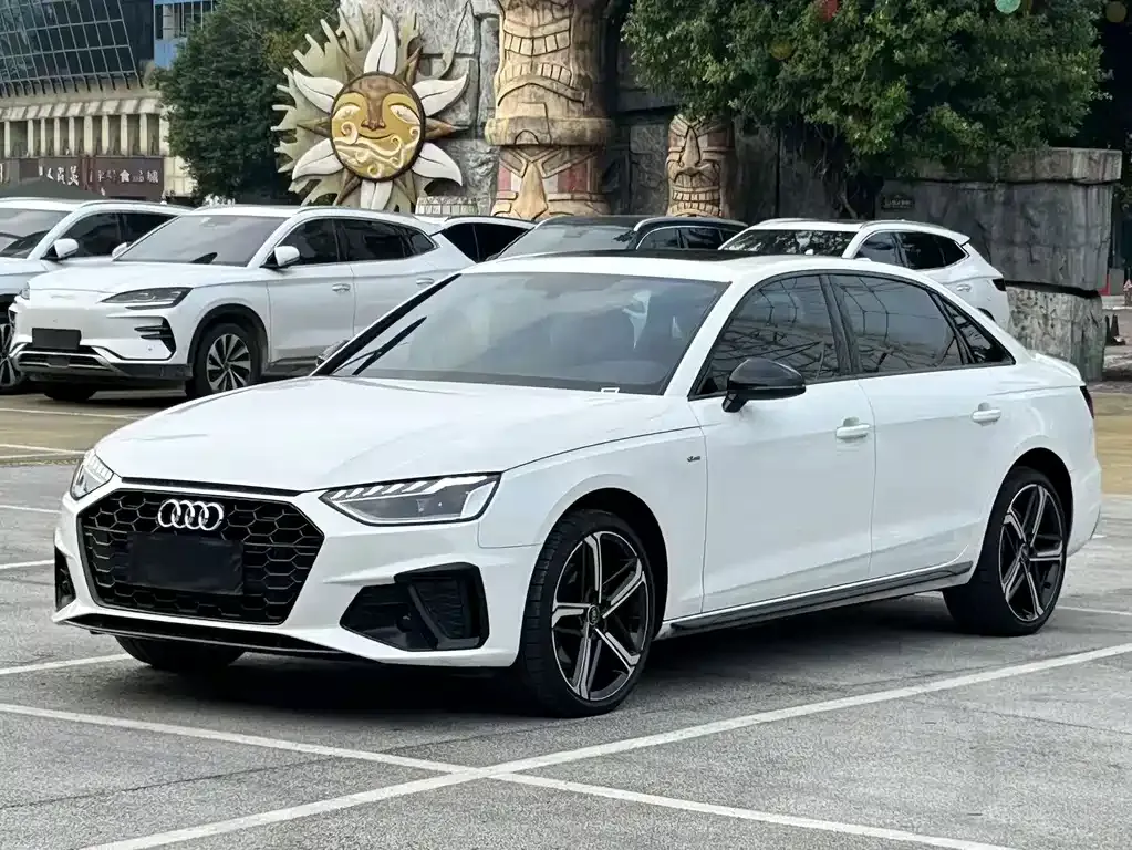 Audi A4L — фото 1