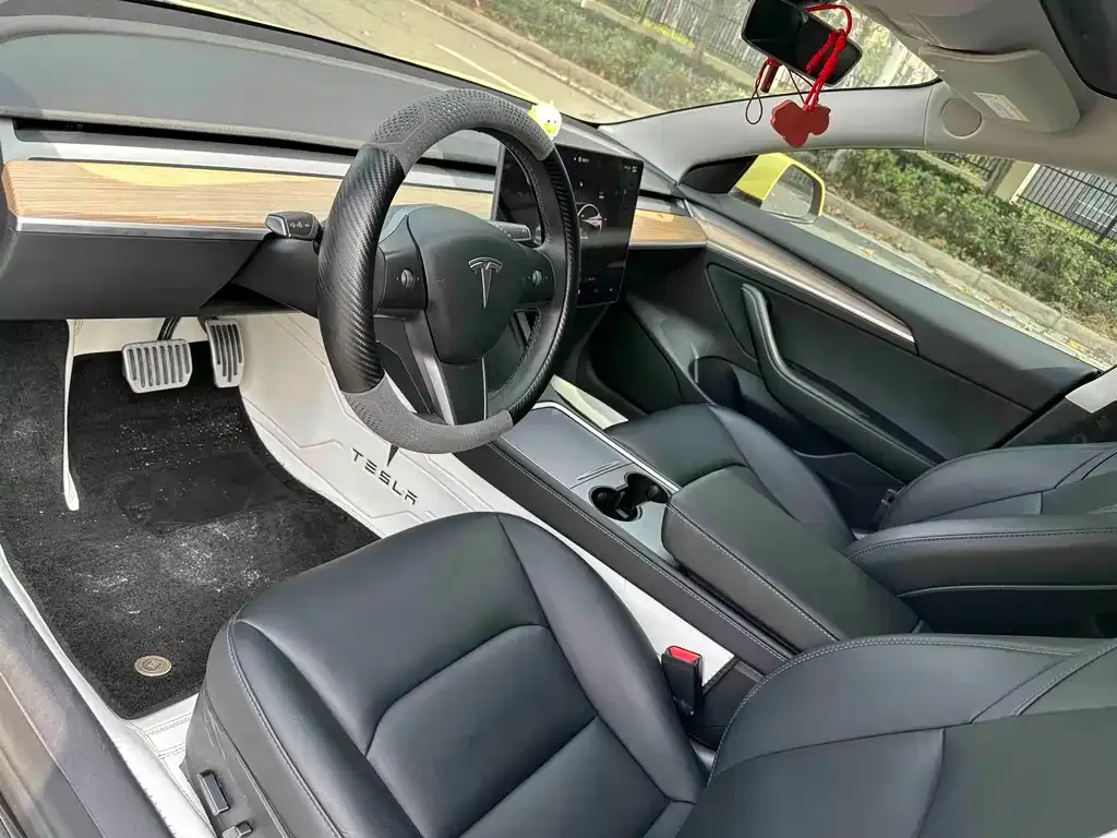 Tesla Model 3 — фото 4