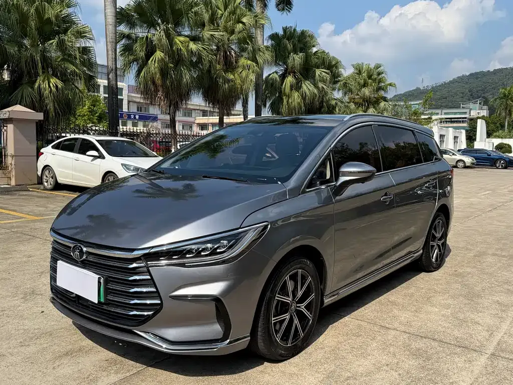 BYD MAX New Energy — фото 1