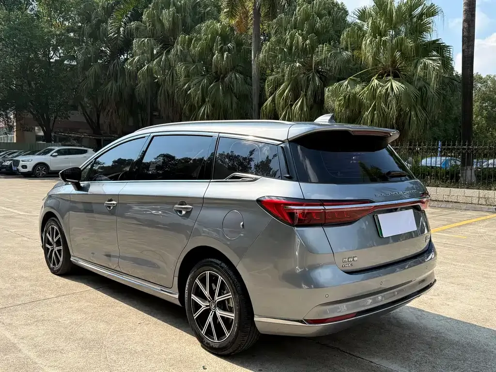 BYD MAX New Energy — фото 8