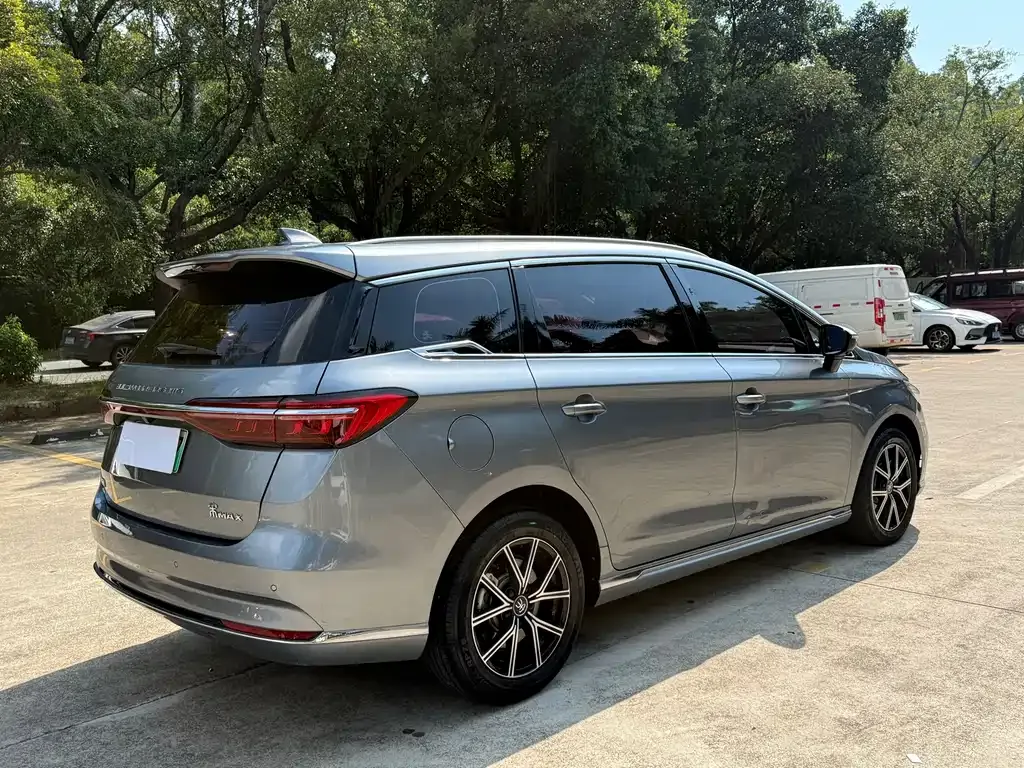 BYD MAX New Energy — фото 4