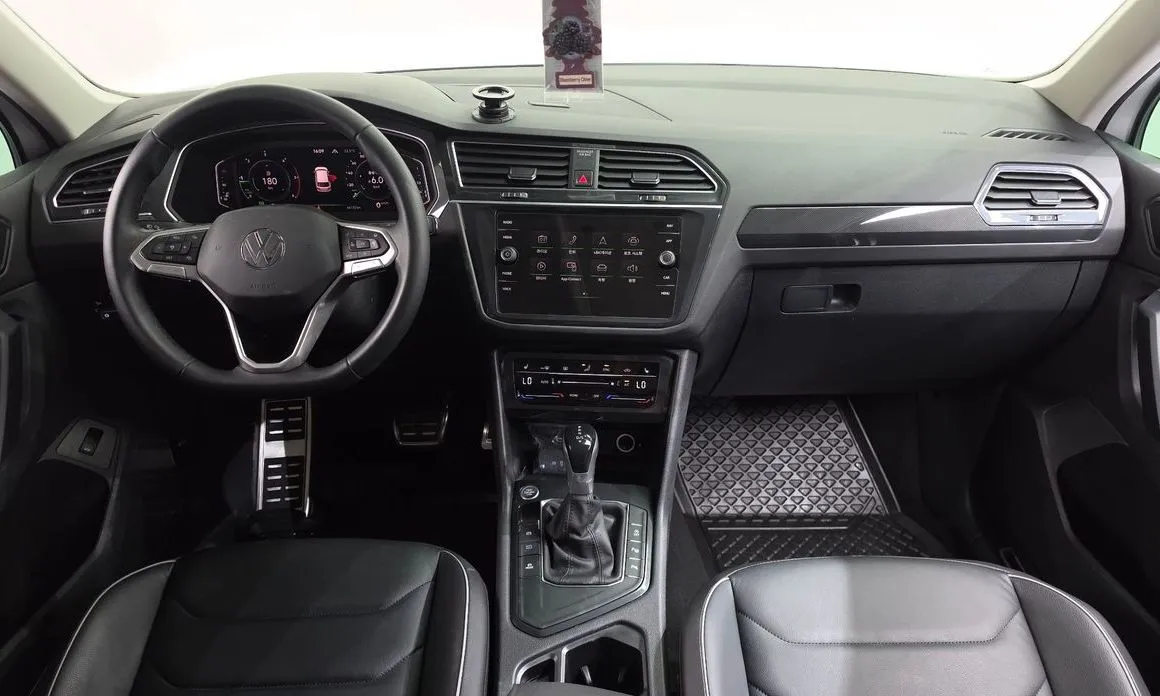 Volkswagen Tiguan — фото 8