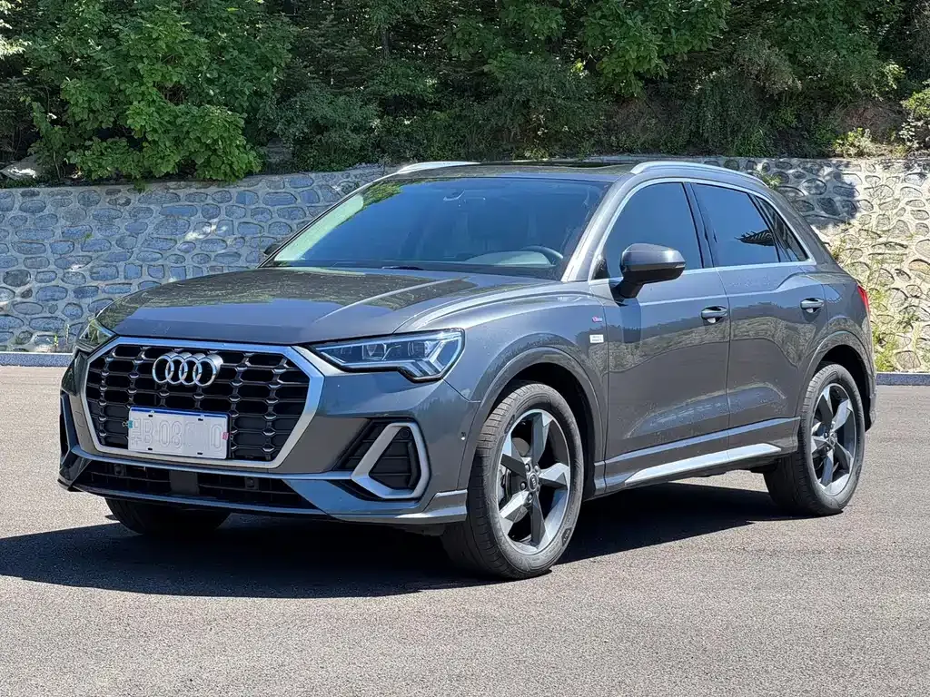 Audi Q3 — фото 1