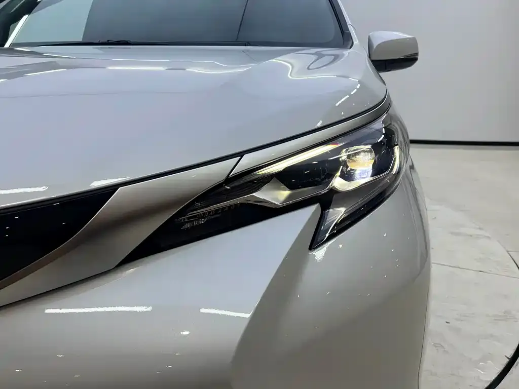 Toyota Sienna — фото 3