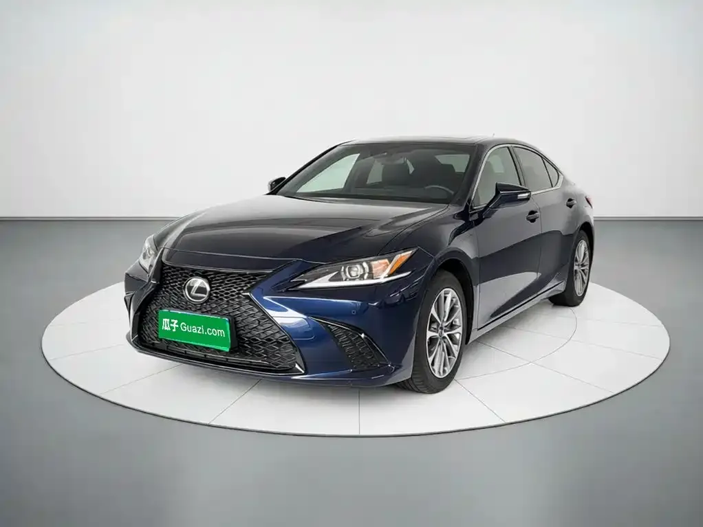 Lexus ES — фото 1