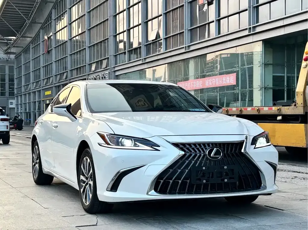 Lexus ES — фото 8