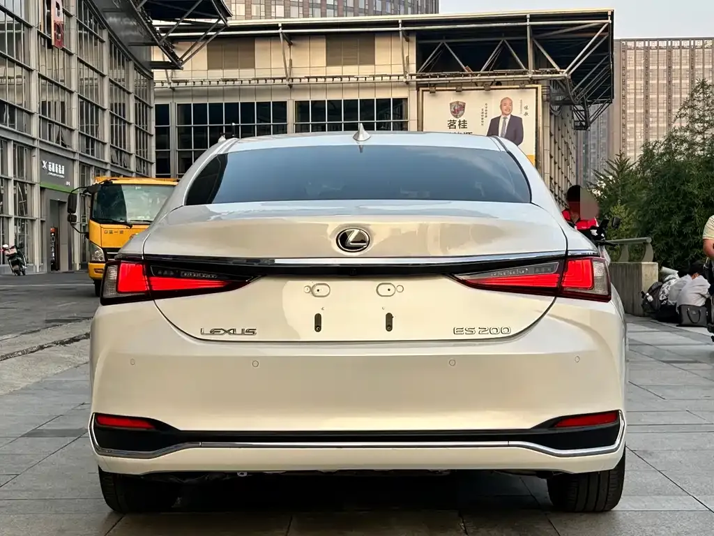 Lexus ES — фото 10