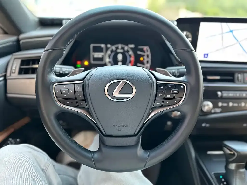 Lexus ES — фото 7