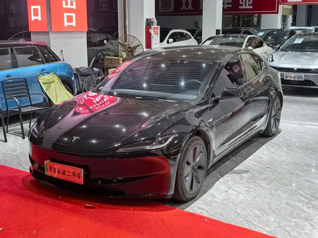 Tesla Model 3 — фото 1