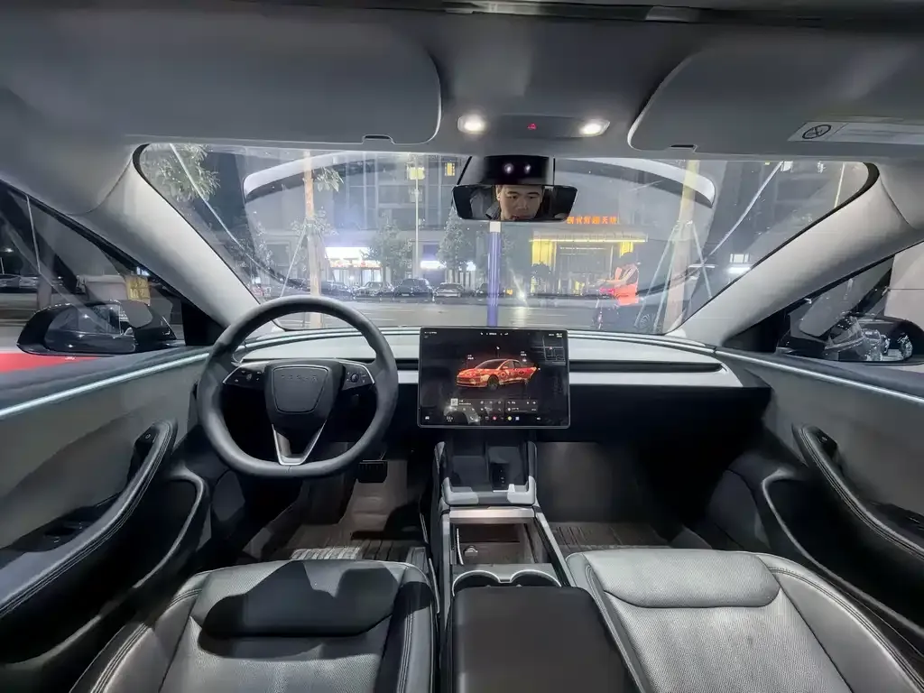 Tesla Model 3 — фото 5