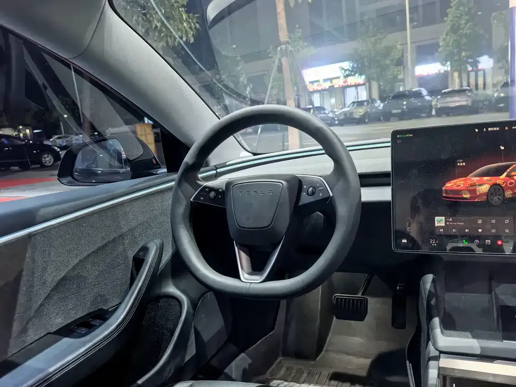 Tesla Model 3 — фото 8