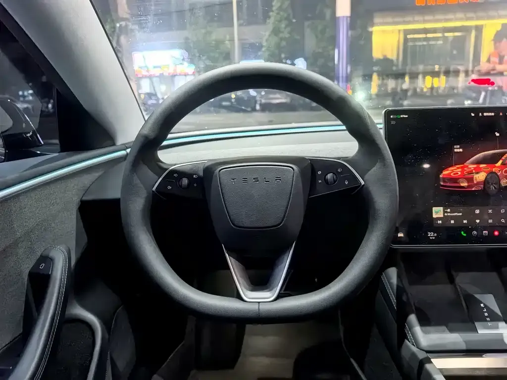 Tesla Model 3 — фото 3