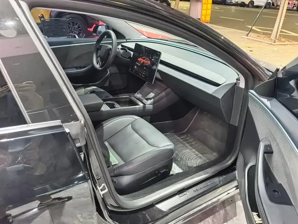 Tesla Model 3 — фото 10