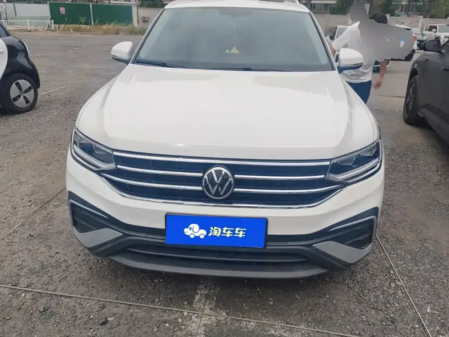 Volkswagen Tiguan L — фото 10