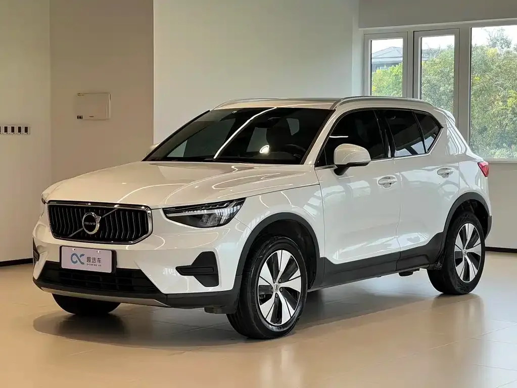 Volvo XC40 — фото 1
