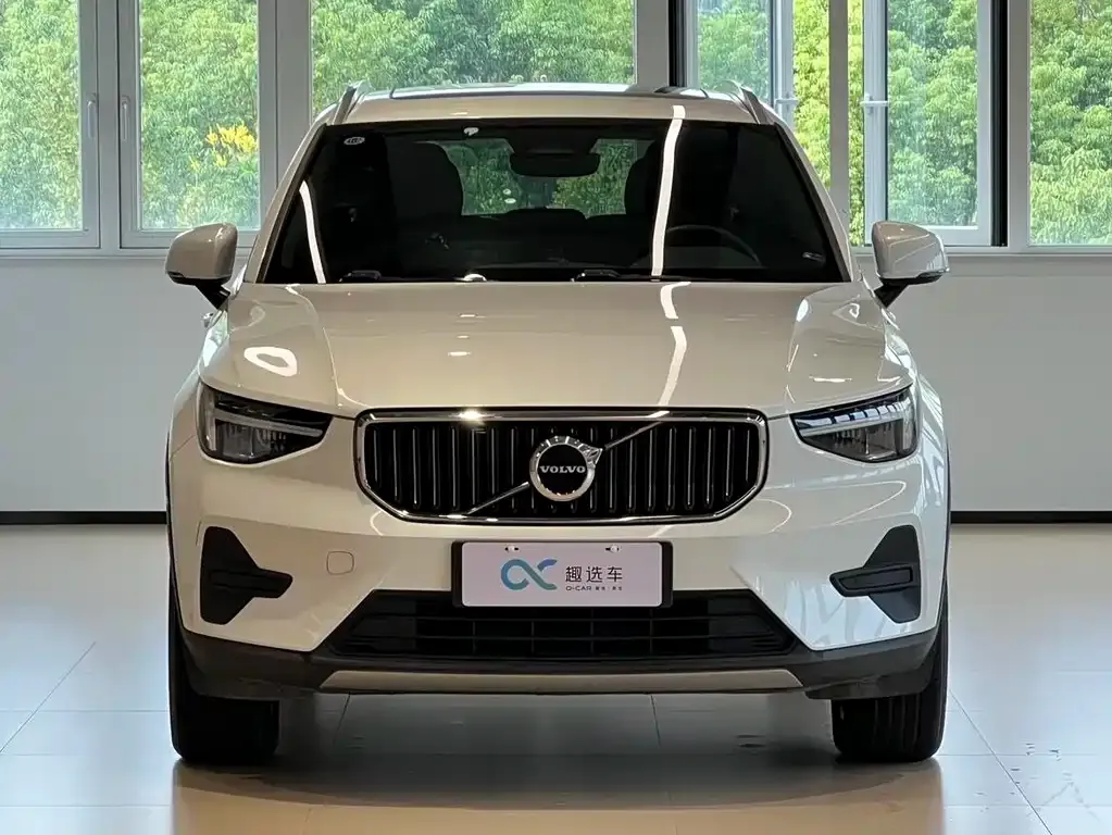 Volvo XC40 — фото 10