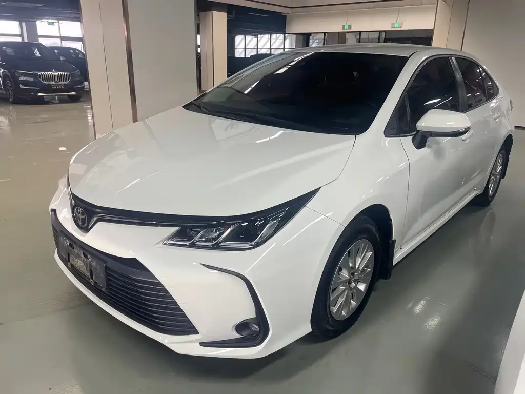 Toyota Corolla — фото 1