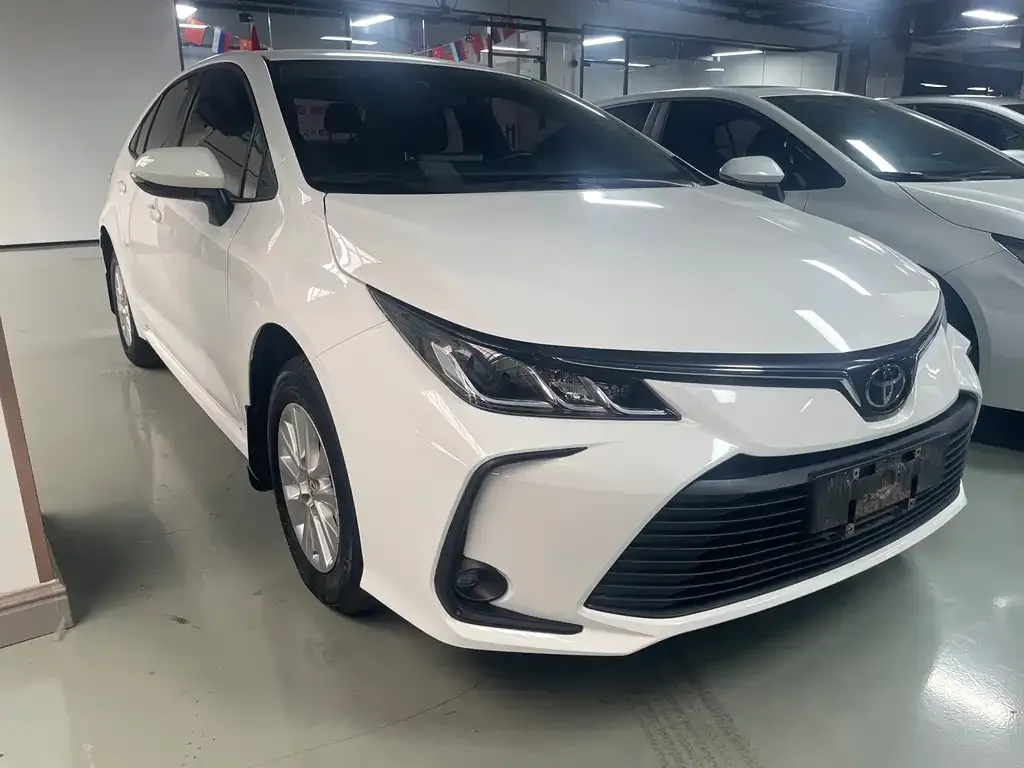 Toyota Corolla — фото 8