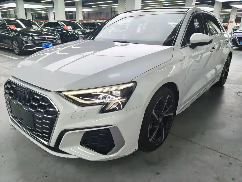 Audi A3 — фото 1