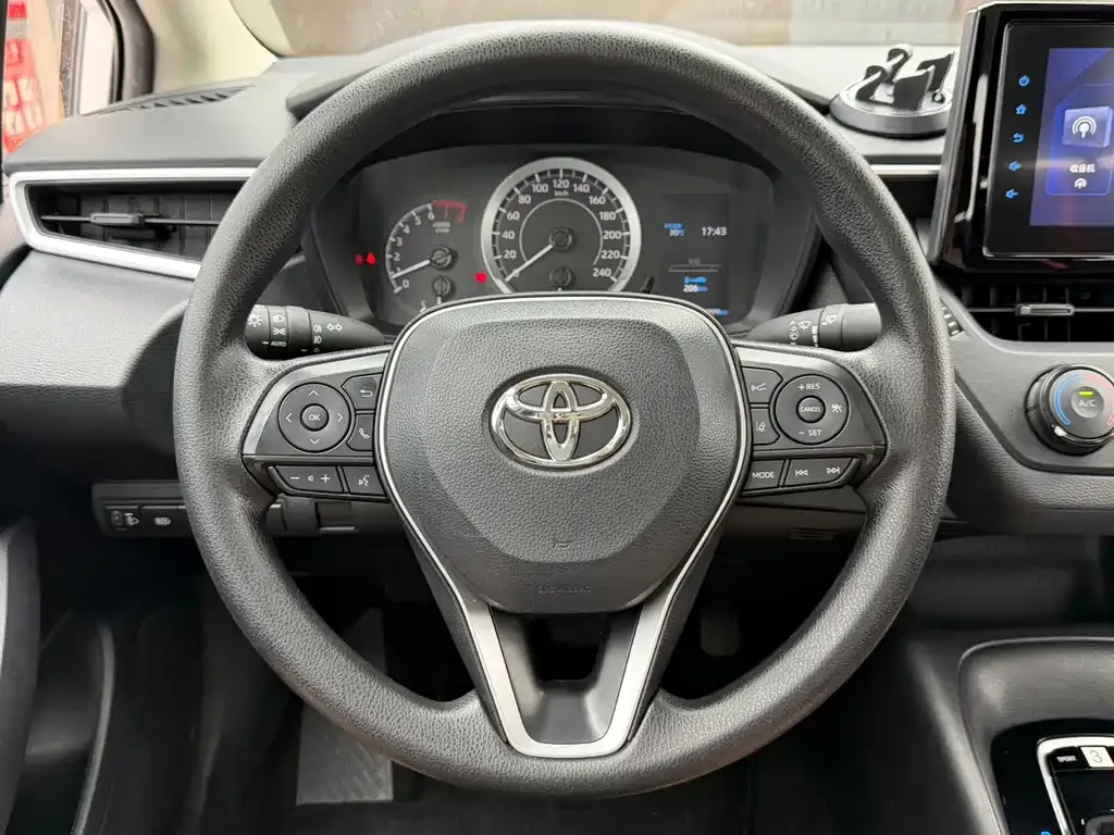 Toyota Corolla — фото 4
