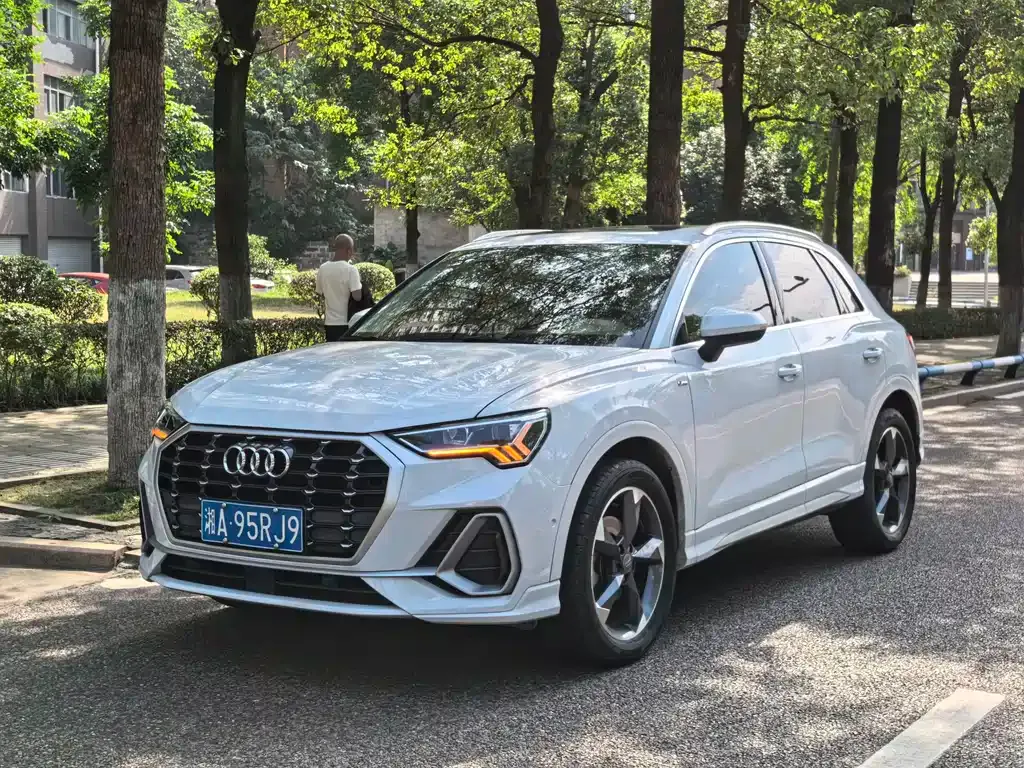 Audi Q3 — фото 1