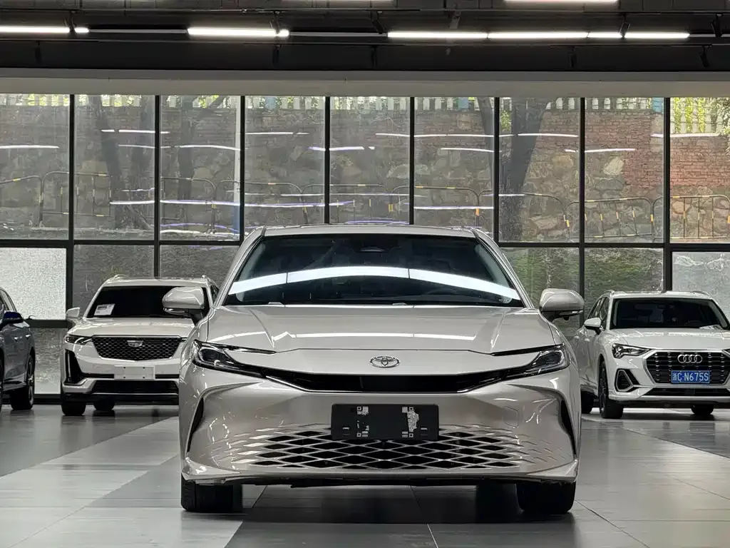 Toyota Camry — фото 5