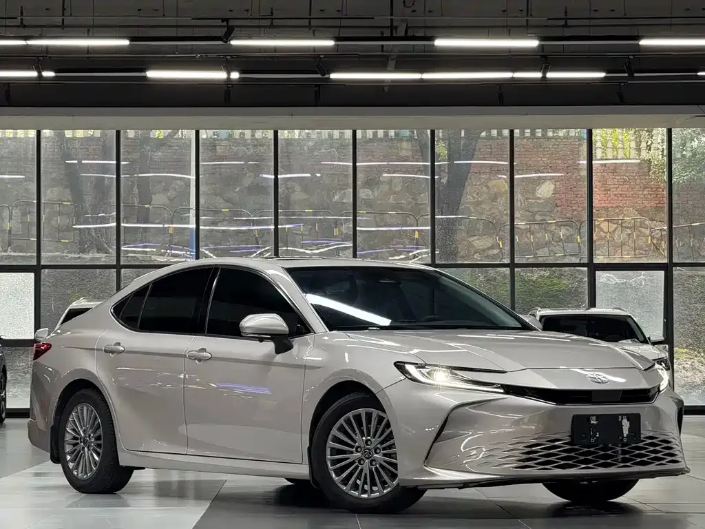 Toyota Camry — фото 4