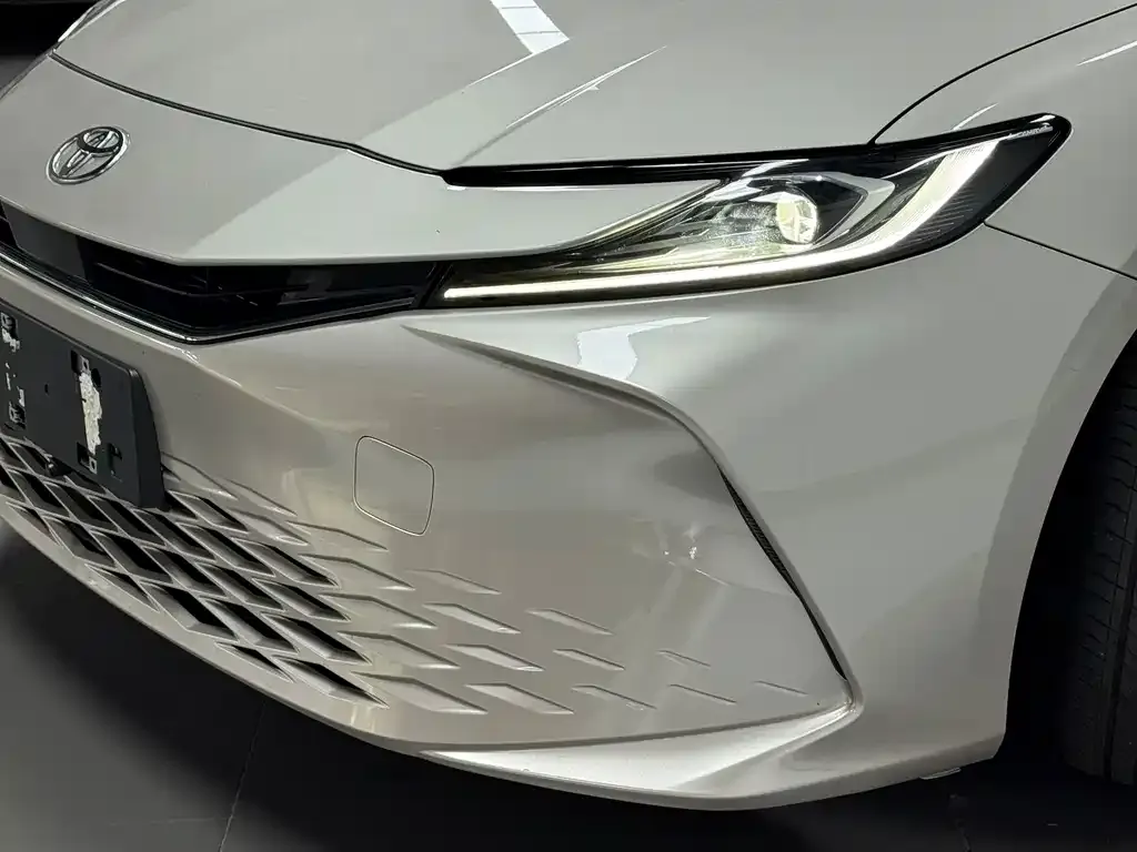 Toyota Camry — фото 3