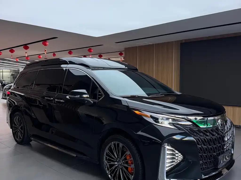 Toyota Granvia — фото 2