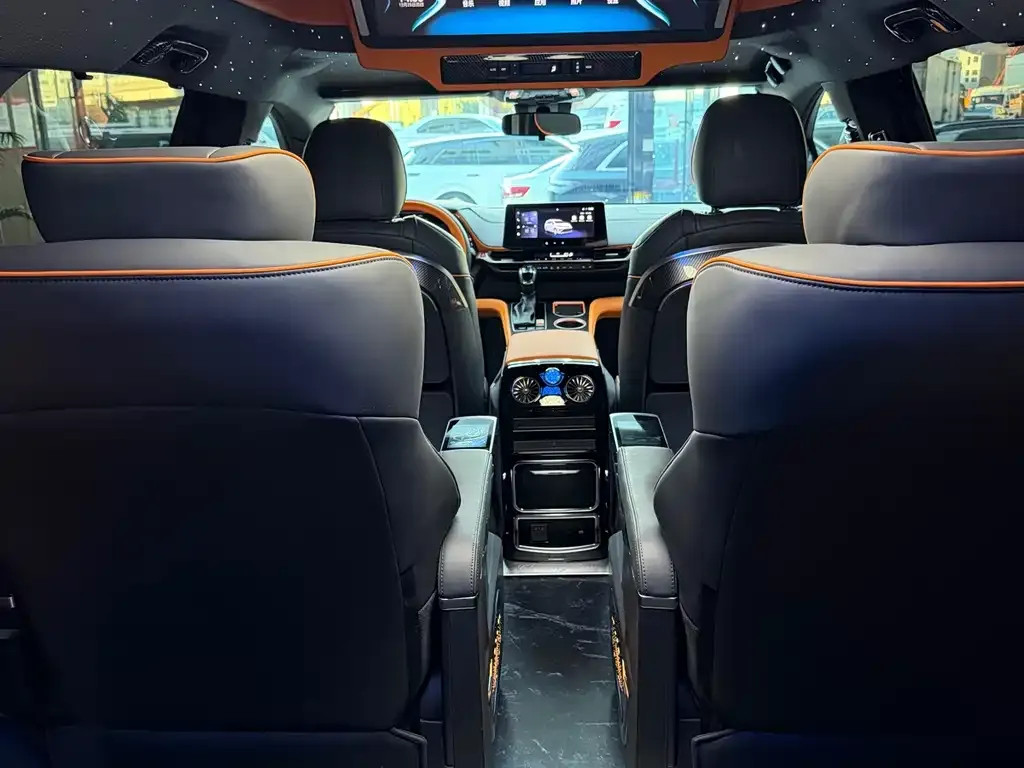 Toyota Granvia — фото 6