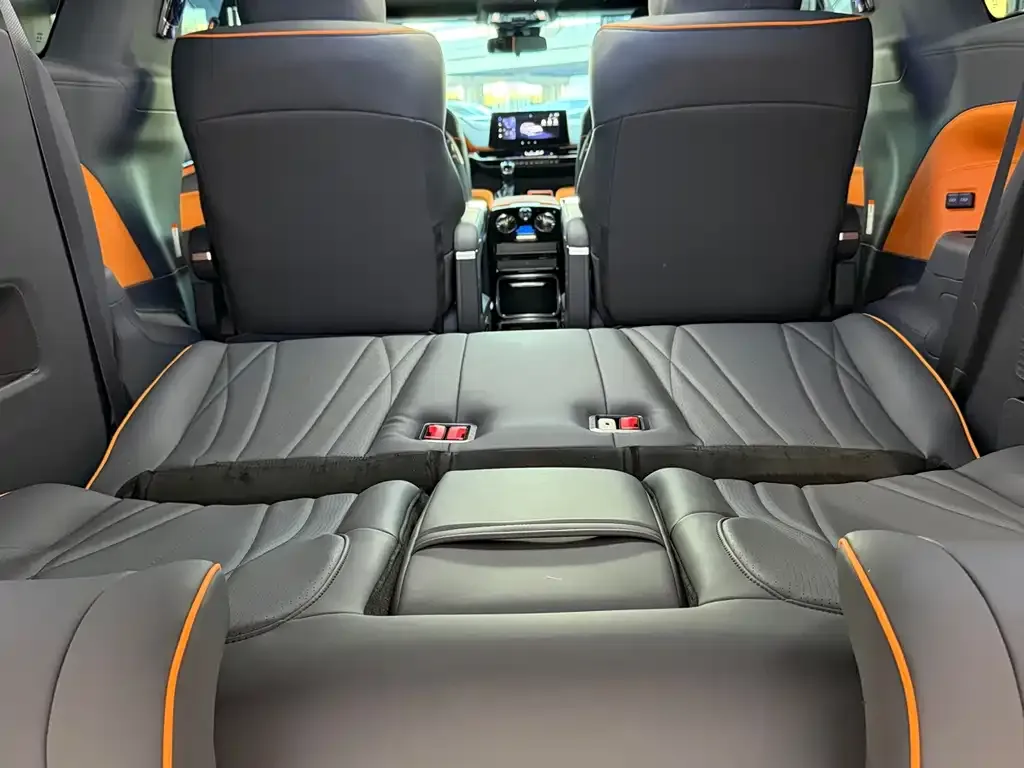 Toyota Granvia — фото 8
