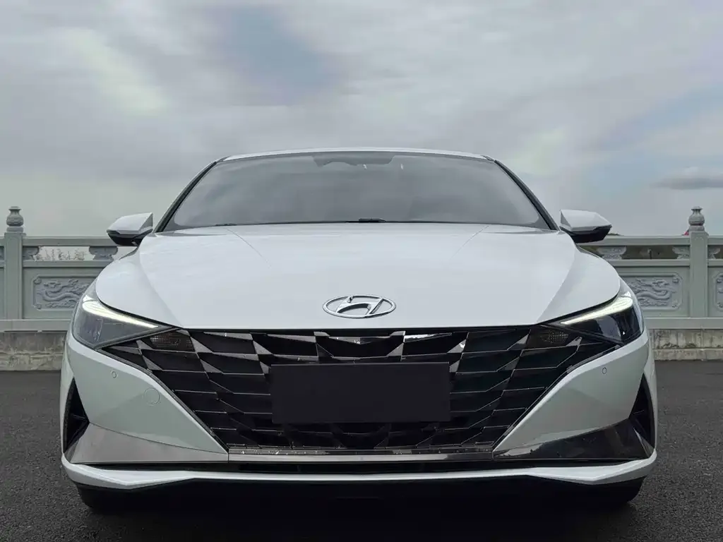 Hyundai Elantra — фото 5