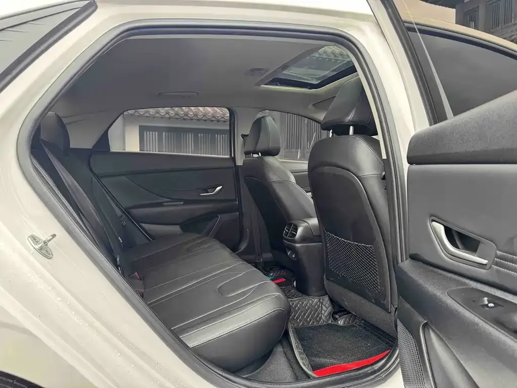 Hyundai Elantra — фото 4