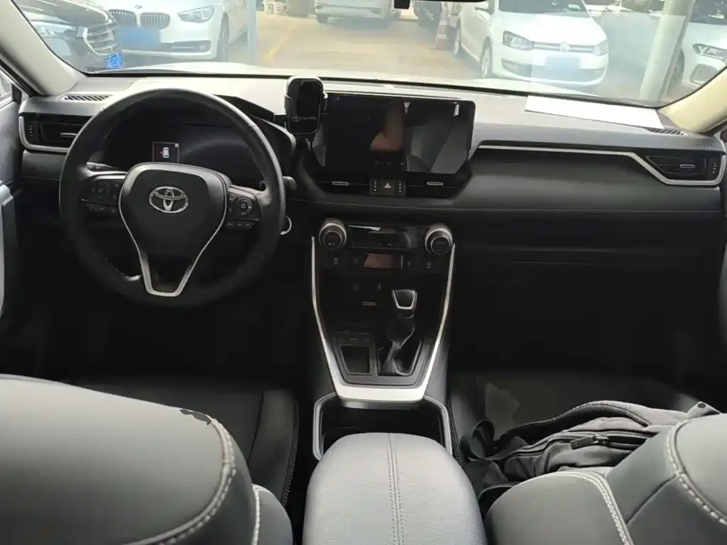 Toyota RAV4 — фото 3