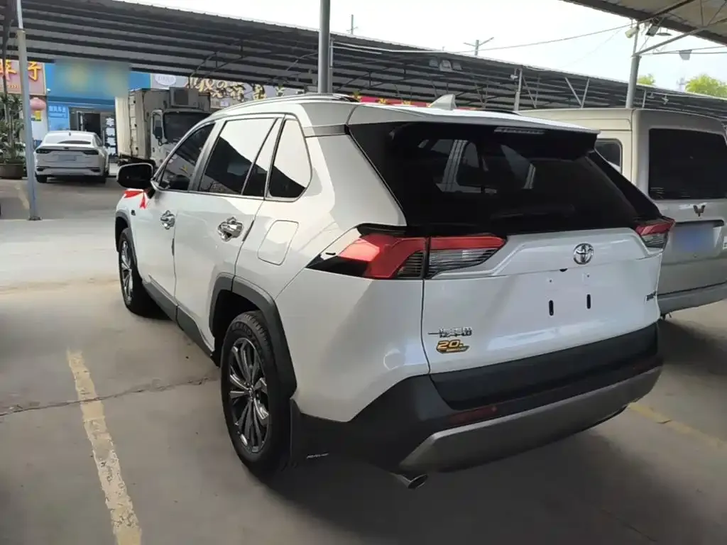 Toyota RAV4 — фото 4