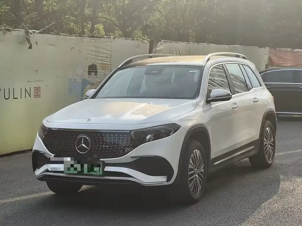 Mercedes-Benz EQB — фото 1