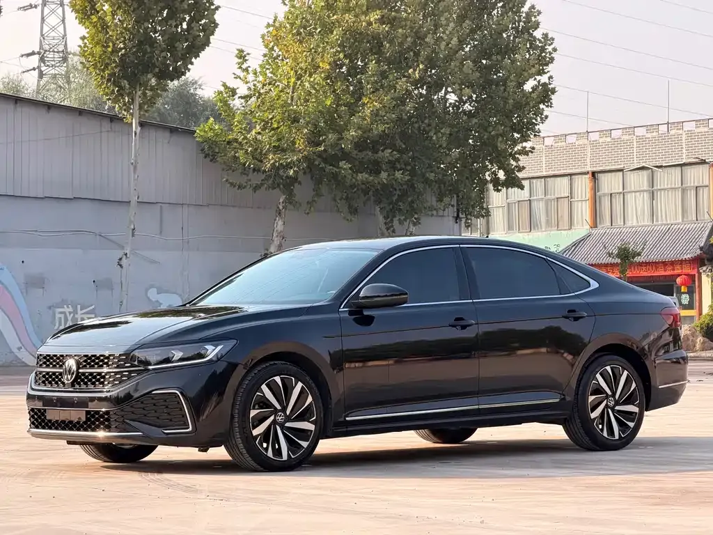 Volkswagen Passat — фото 1