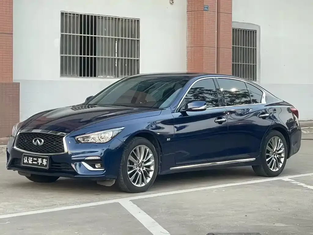 Infiniti Q50L — фото 1
