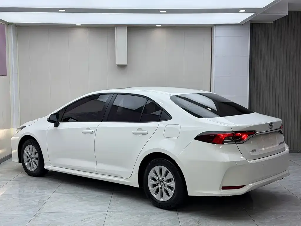 Toyota Corolla — фото 3