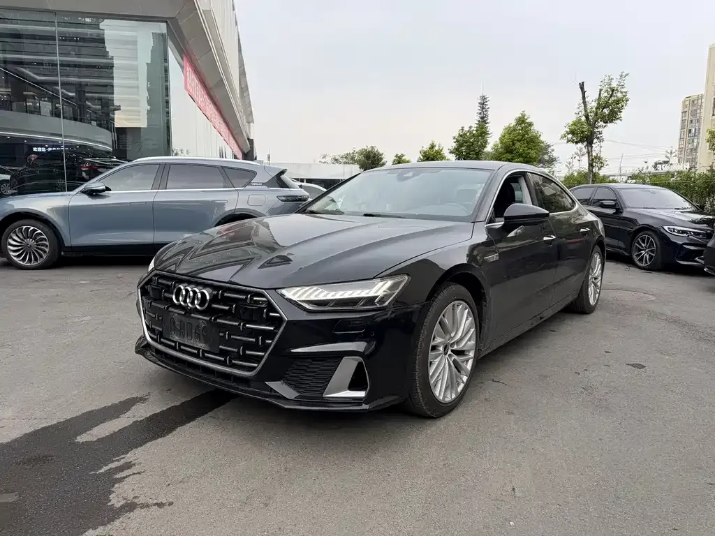 Audi A7L — фото 1