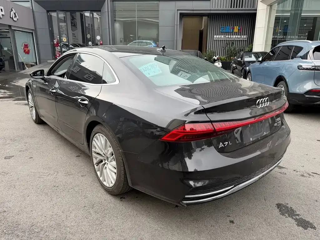 Audi A7L — фото 9