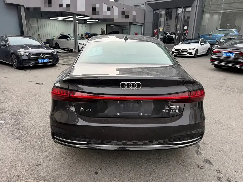 Audi A7L — фото 6