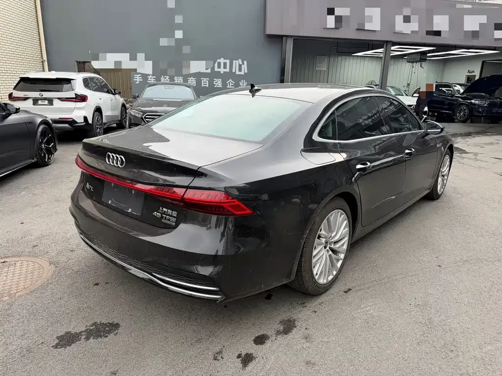 Audi A7L — фото 5