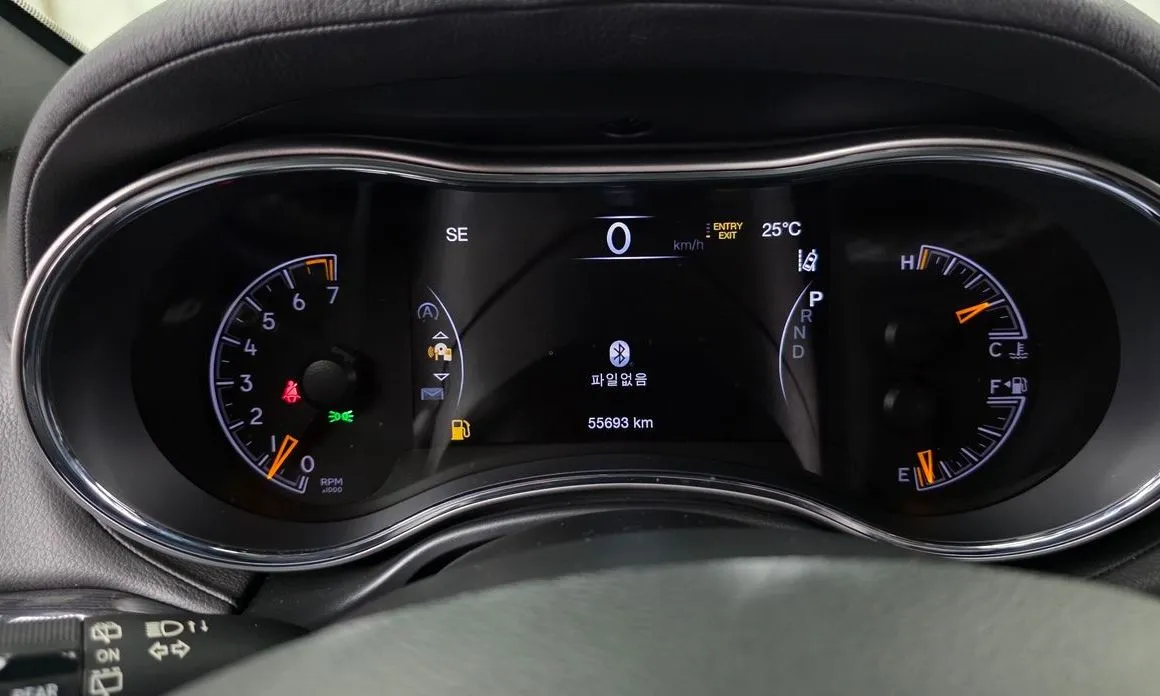 Jeep Cherokee — фото 9
