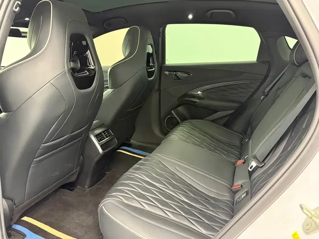 BYD Seal — фото 6