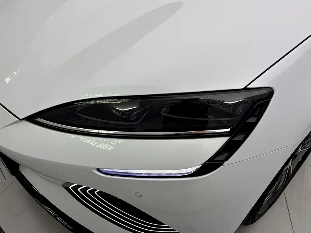 BYD Seal — фото 10