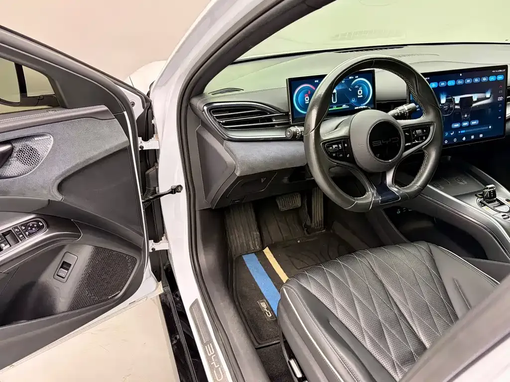 BYD Seal — фото 9