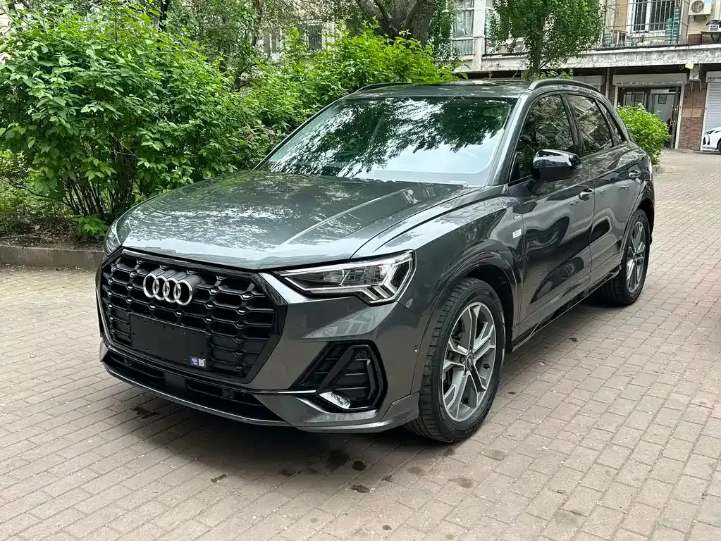 Audi Q3 — фото 1