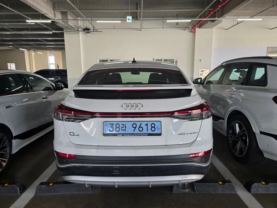 Audi Q4 e-tron — фото 4