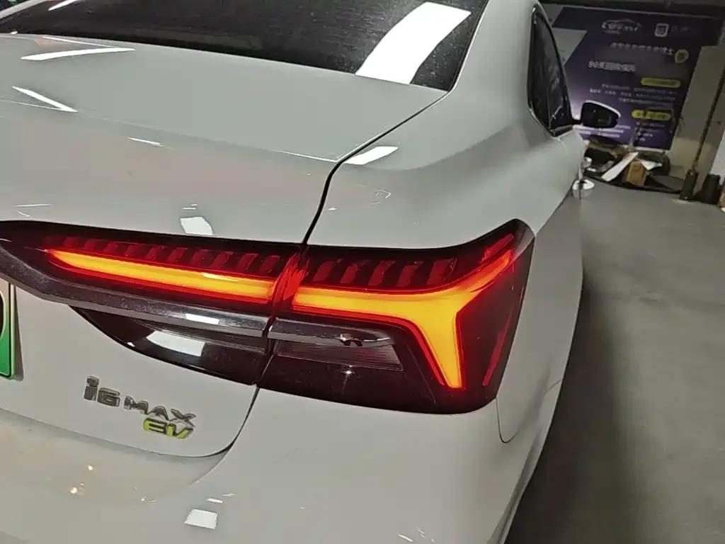 Roewe i6 MAX New Energy — фото 9